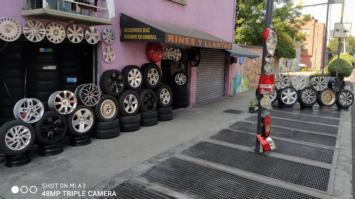 DÍAZ COMPRA VENTA DE RINES Y LLANTAS, ESPEJOS, FAROS, CALAVERAS Y ACCESORIOS