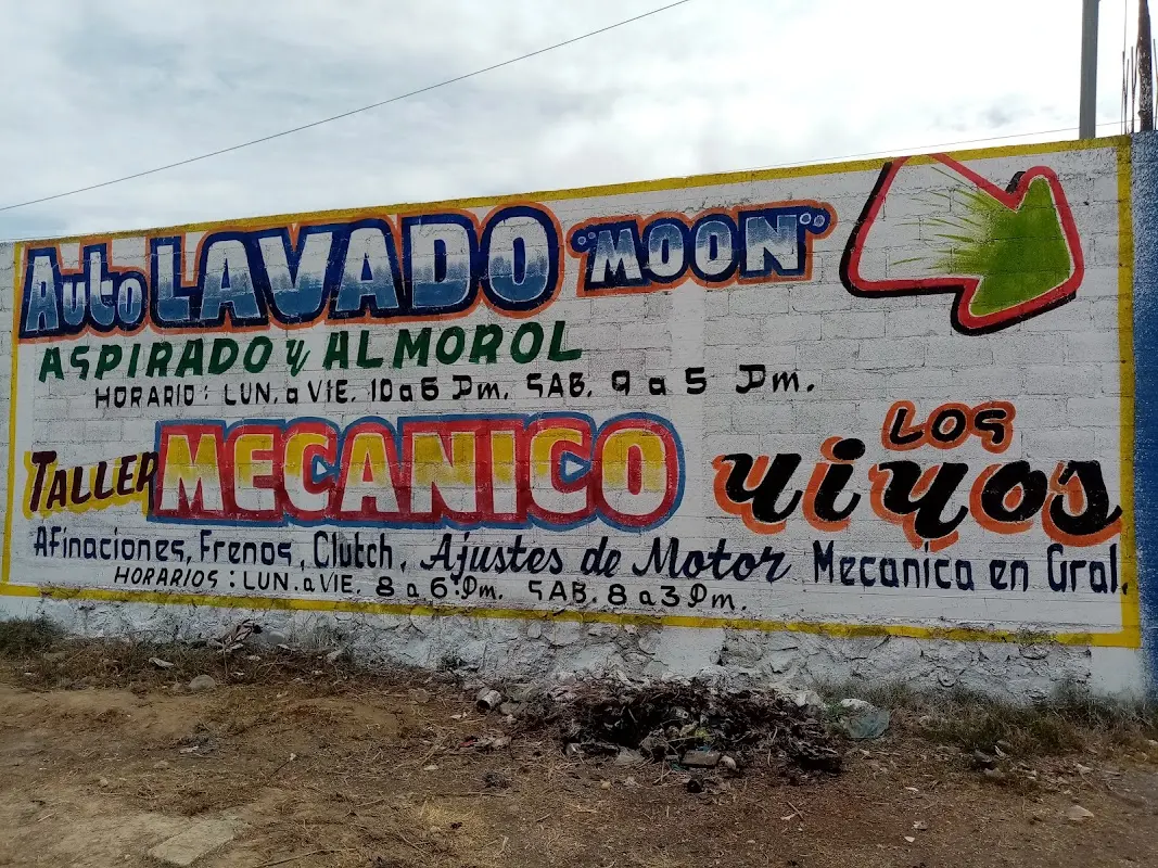 Autolavado "MOON" y taller mecánico "los YIYOS"