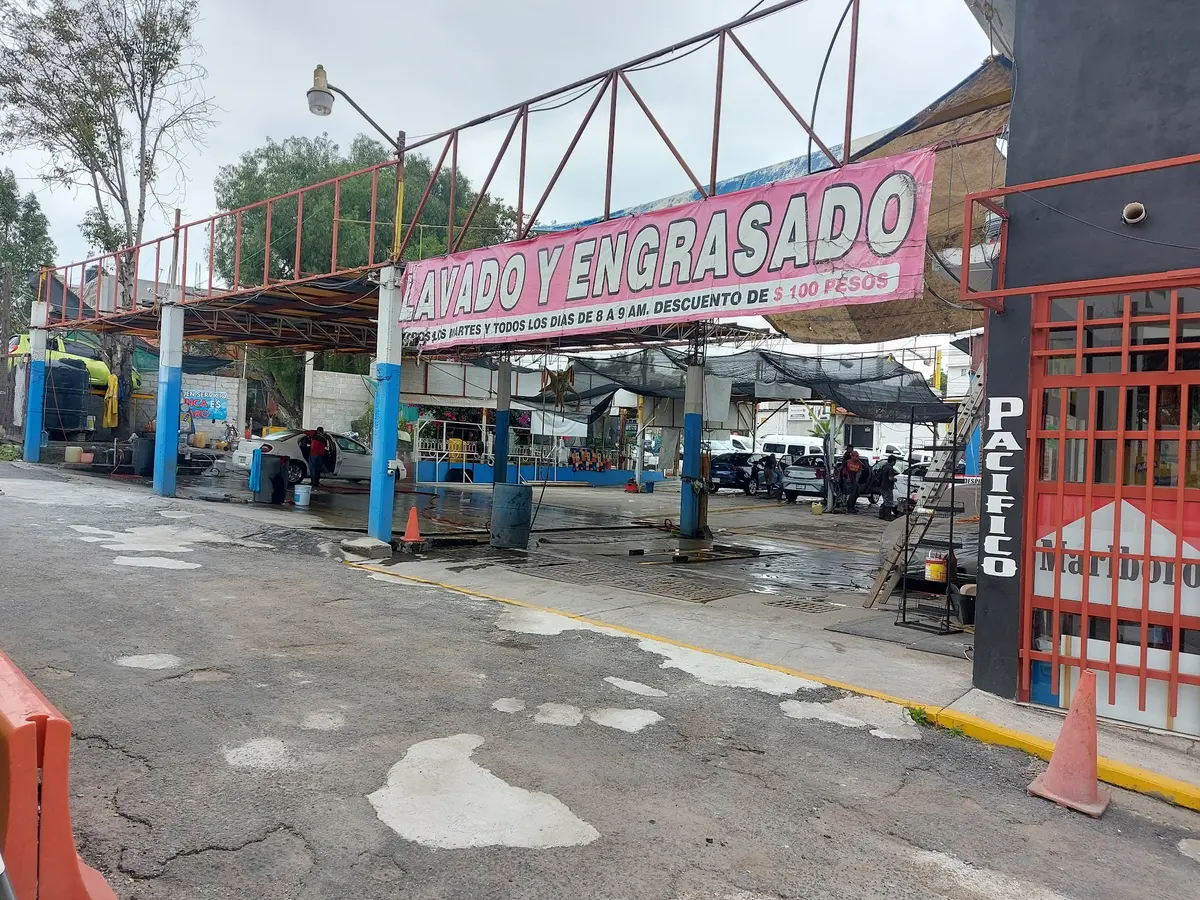 Autolavado y Engrasado Chris y Roy