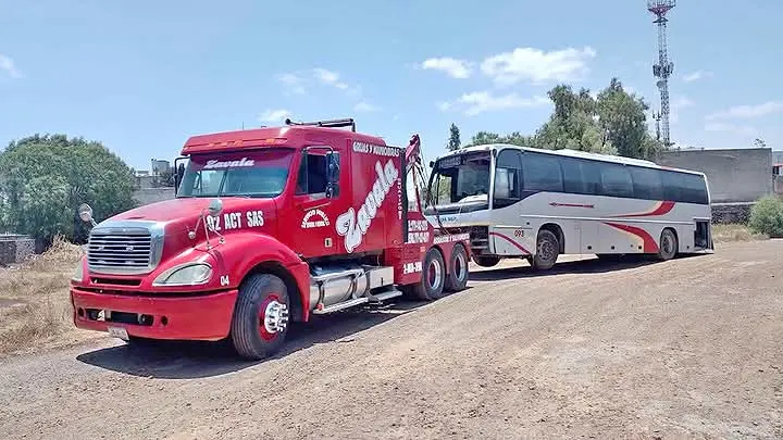 Maniobras y Traslados Especializados Gruas Zavala Sec. 1