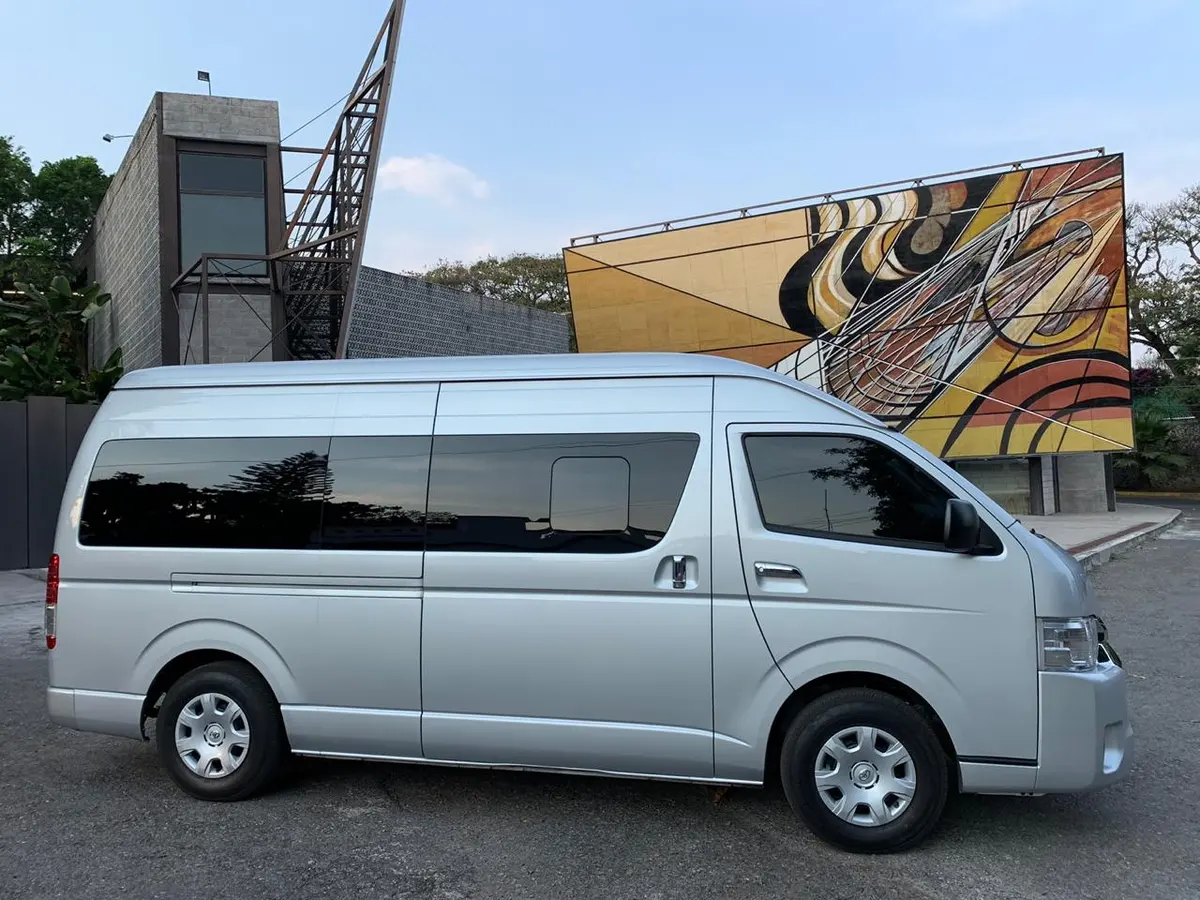 RENTA DE CAMIONETAS TURISTICAS TAXITOUR VIP — foto 2 de 3