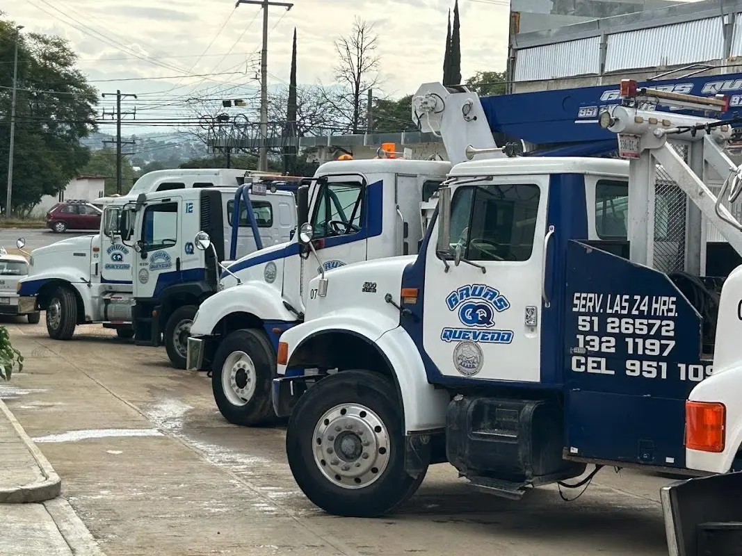 GRÚAS QUEVEDO (ESTÉTICA AUTOMOTRIZ QUEVEDO J.R.)