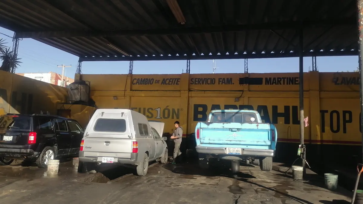 Lavado y Engrasado Automotriz Martínez — foto 1 de 3