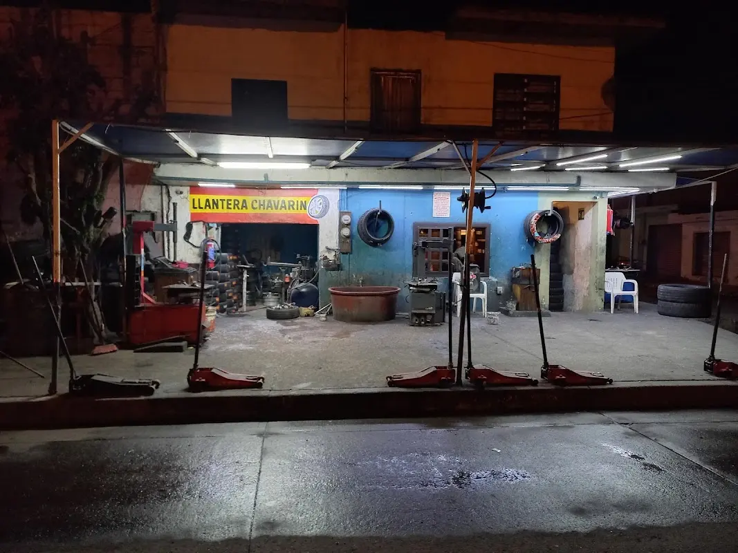 Llantas y grúas Chavarín 24/7