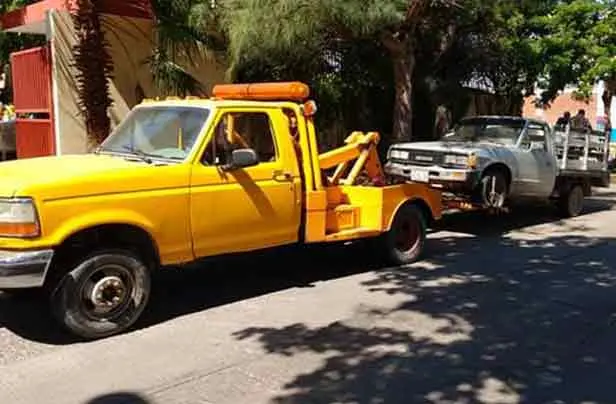 Llantas y grúas Chavarín 24/7