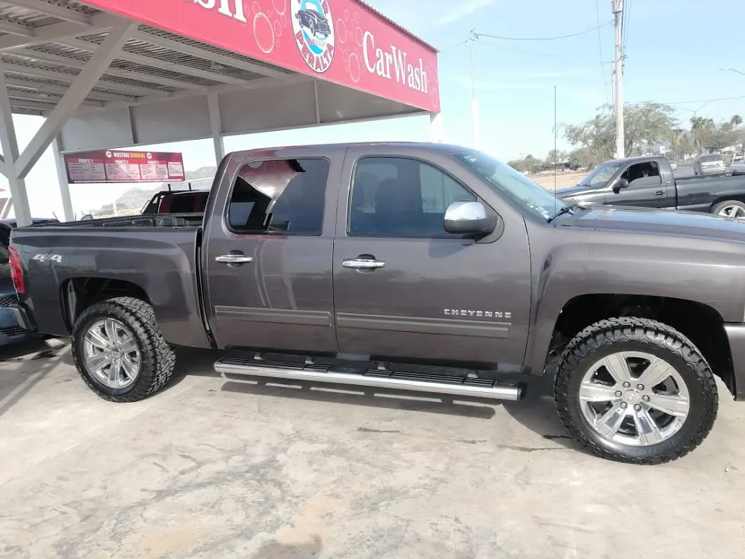 La cuata car wash