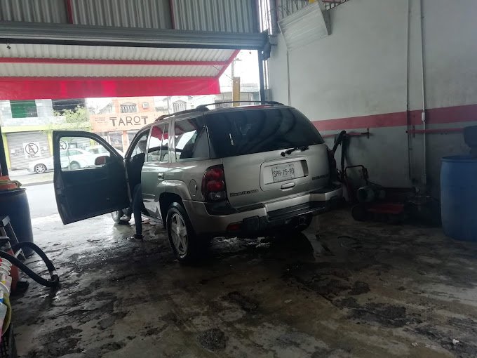 Borrachos Carwash